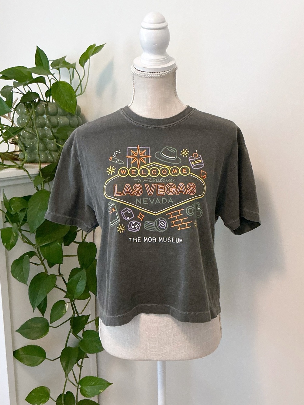 Comfort Colors | Las Vegas Mob Museum Gray Cropped Tee size M